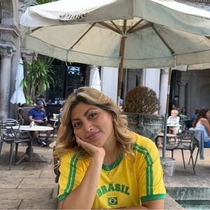 Meet your Posher, Debbie